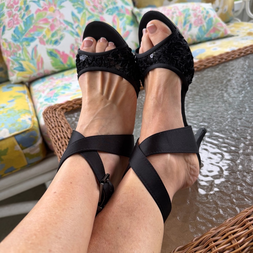 J Renee Soncino Lace Kitten Heel Sandals Black Ankle Strap Size 8
